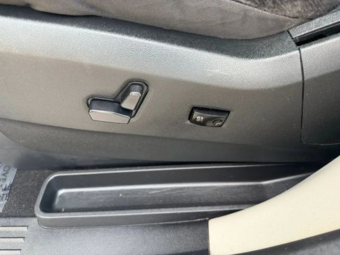 Used 2018 Dodge Grand Caravan SE w/ UConnect Hands-Free Group FWD image 15