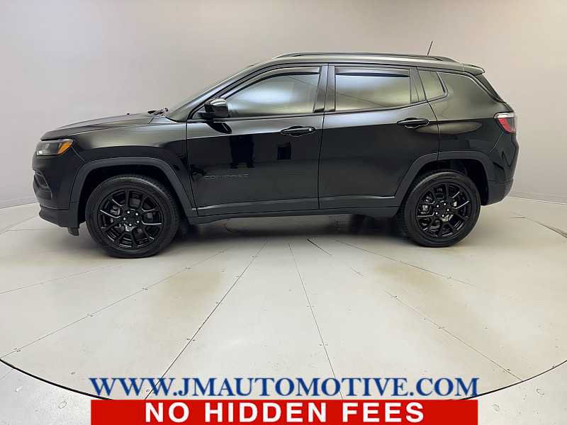 Used 2022 Jeep Compass Latitude w/ Sun and Sound Group AWD/4WD image 2