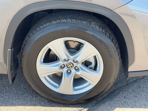 Used 2023 Toyota Highlander LE image 8