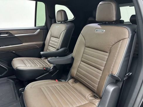 New 2026 GMC Acadia Denali Ultimate w/ LPO, Floor Liner Package AWD/4WD image 47