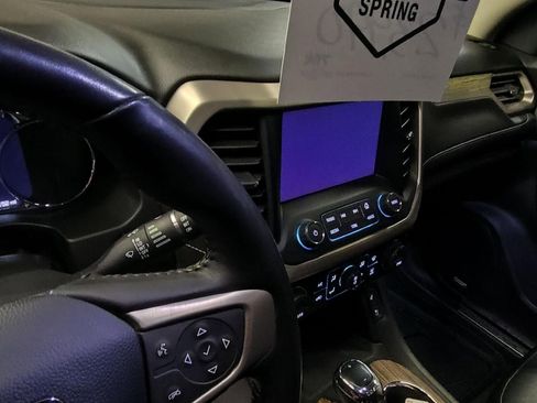 Used 2019 GMC Acadia Denali w/ Technology Package image 9