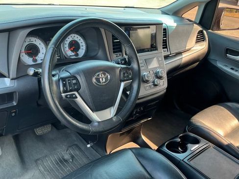 Used 2015 Toyota Sienna SE w/ SE Preferred Package FWD image 15