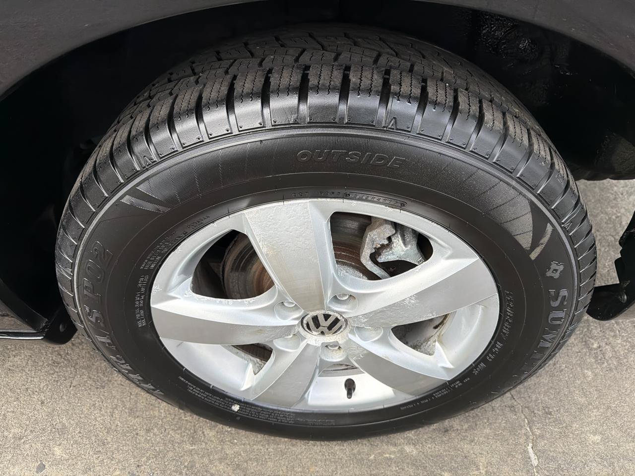 Used 2011 Volkswagen Routan SE FWD image 24