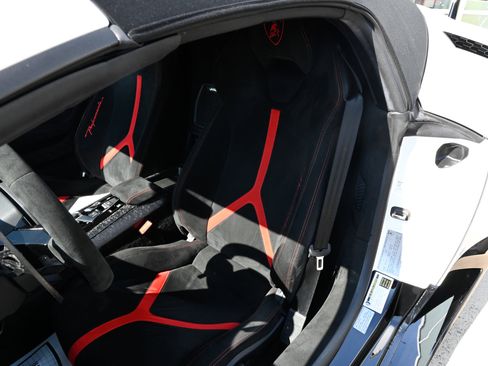 Used 2018 Lamborghini Huracan Performante image 18