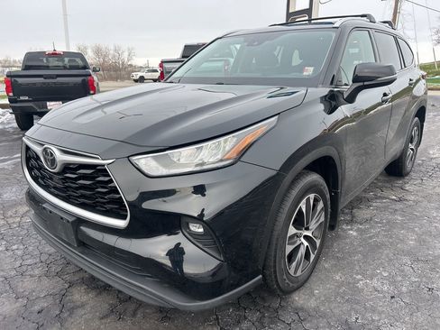 Used 2020 Toyota Highlander XLE image 1
