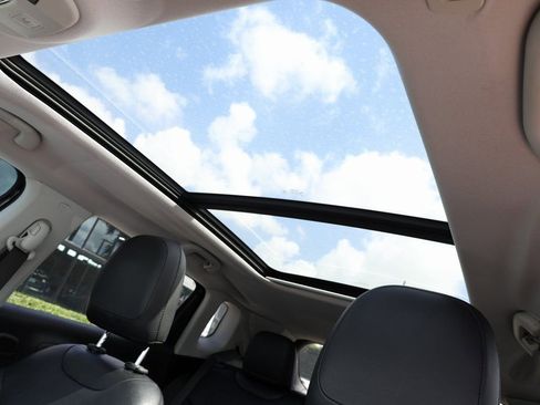 Used 2018 Jeep Compass Limited w/ Navigation Group image 18