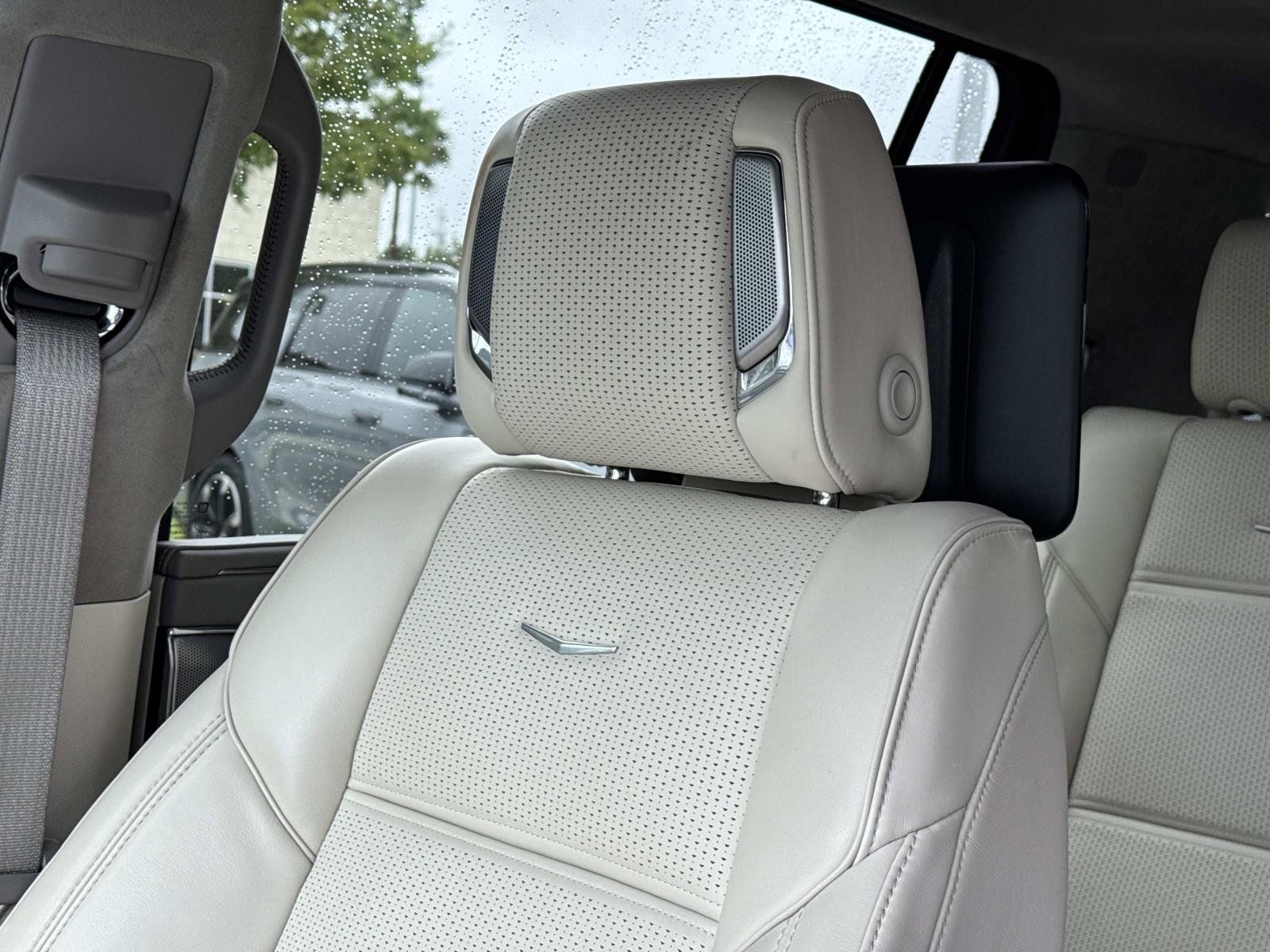 Used 2024 Cadillac Escalade ESV Premium Luxury Platinum AWD/4WD image 24