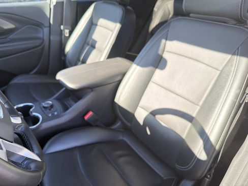 Used 2024 GMC Terrain SLT image 21