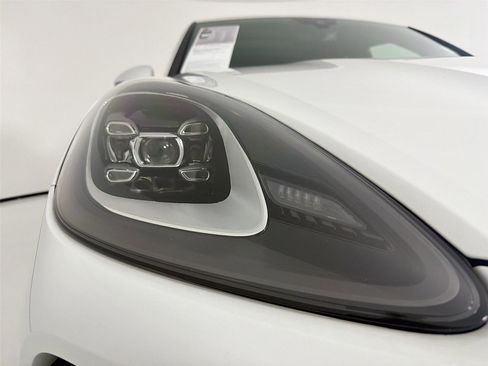 Certified 2023 Porsche Cayenne image 27