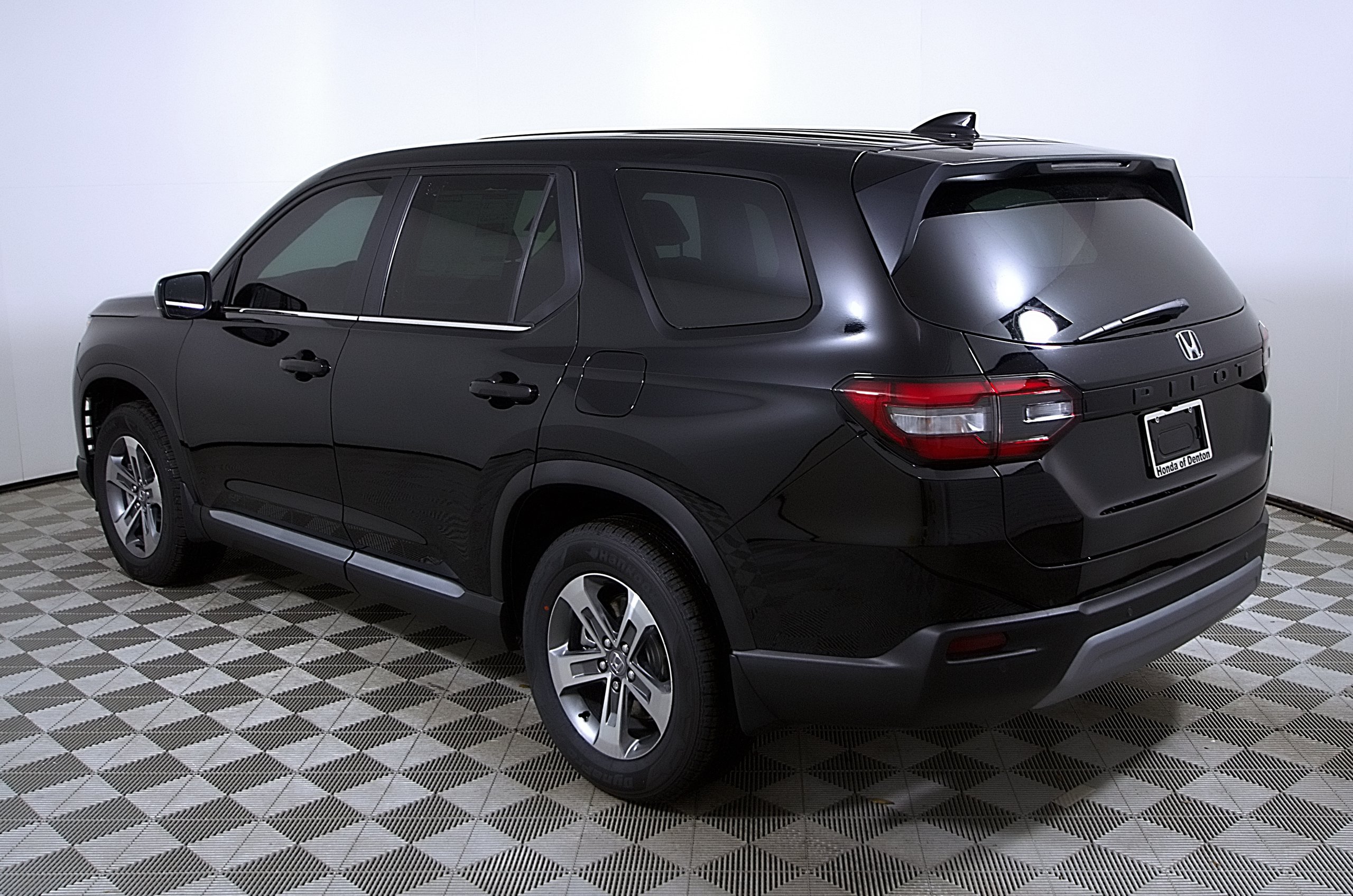 Used 2025 Honda Pilot EX-L image 9
