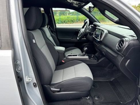 Used 2021 Toyota Tacoma TRD Off-Road AWD/4WD image 10