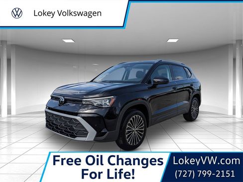 New 2025 Volkswagen Taos SE image 1