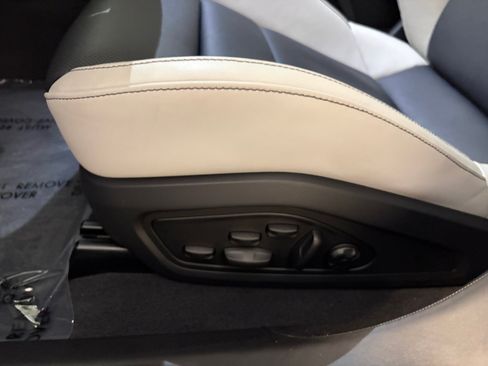 Certified 2023 Porsche Taycan Cross Turismo AWD/4WD image 23