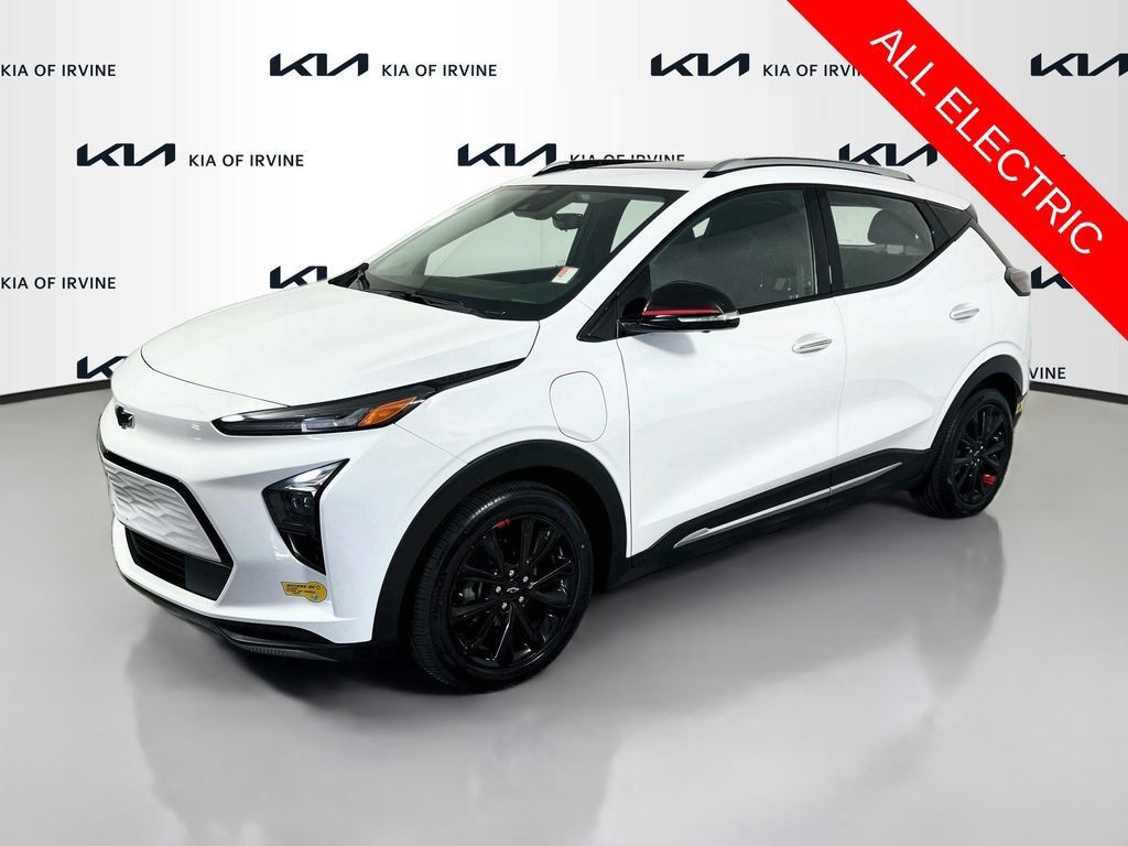 Used 2023 Chevrolet Bolt EUV Premier w/ Sun & Sound Package FWD image 3