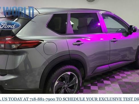Used 2024 Nissan Rogue SV image 7