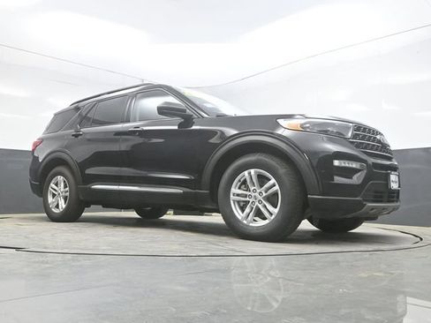 Used 2023 Ford Explorer XLT w/ Equipment Group 202A AWD/4WD image 33