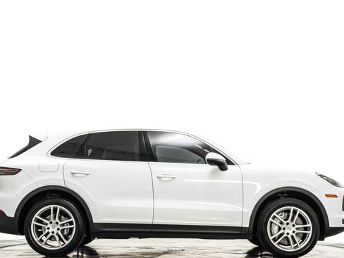 Used 2023 Porsche Cayenne AWD/4WD image 2
