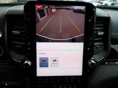 Used 2025 RAM 3500 Limited w/ Max Tow Package image 28