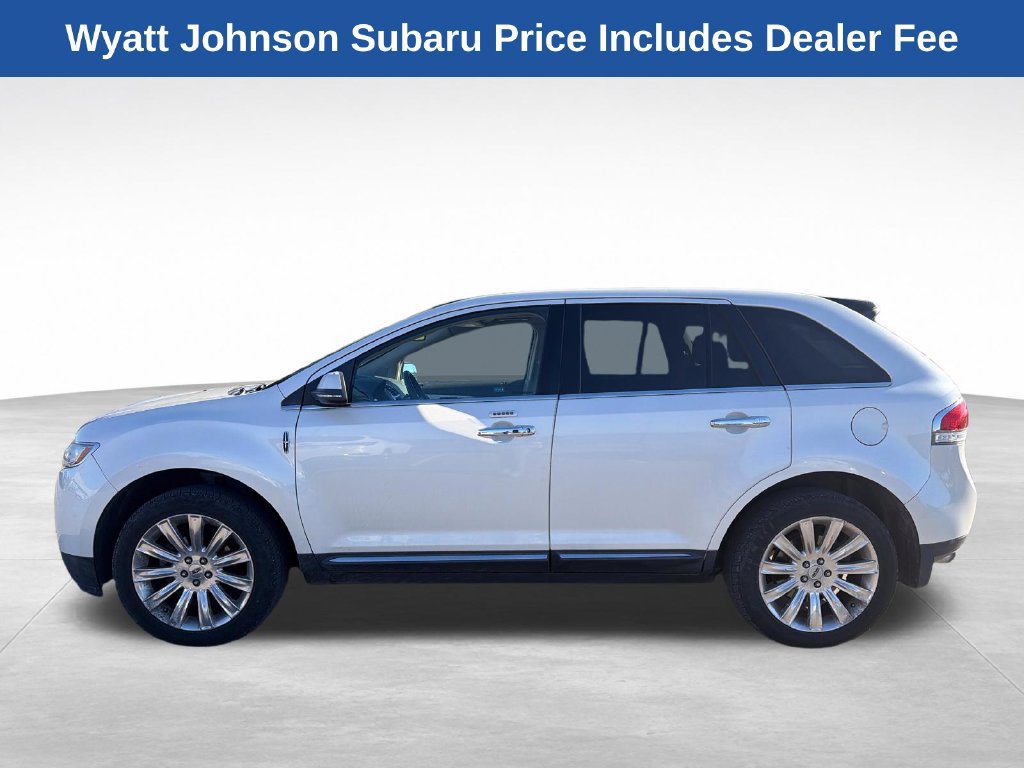 Used 2013 Lincoln MKX FWD image 3