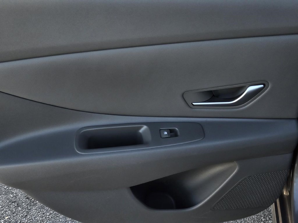 Used 2024 Hyundai Elantra SEL w/ Convenience Package FWD image 10
