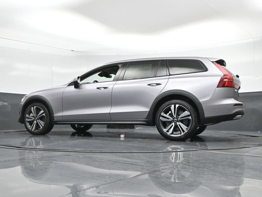 New 2026 Volvo V60 B5 Cross Country Plus w/ Climate Package AWD/4WD image 44