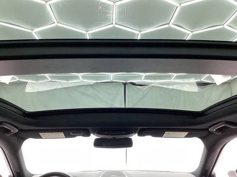 Used 2017 Lincoln Continental Select image 25