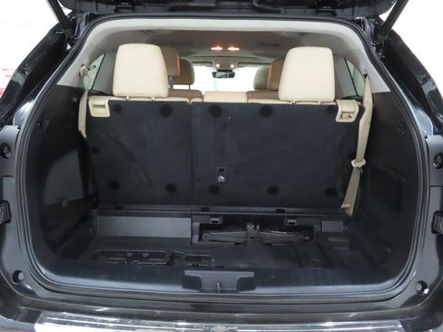 Used 2022 Toyota Highlander XLE AWD/4WD image 23