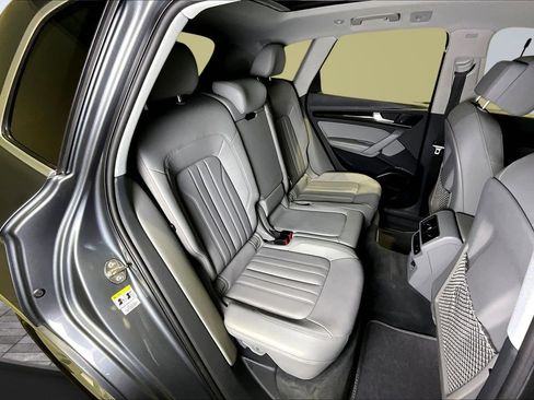 Used 2019 Audi Q5 Prestige w/ Prestige Package image 23