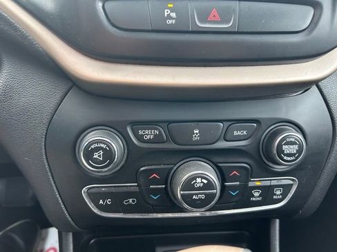 Used 2018 Jeep Cherokee Limited AWD/4WD image 26