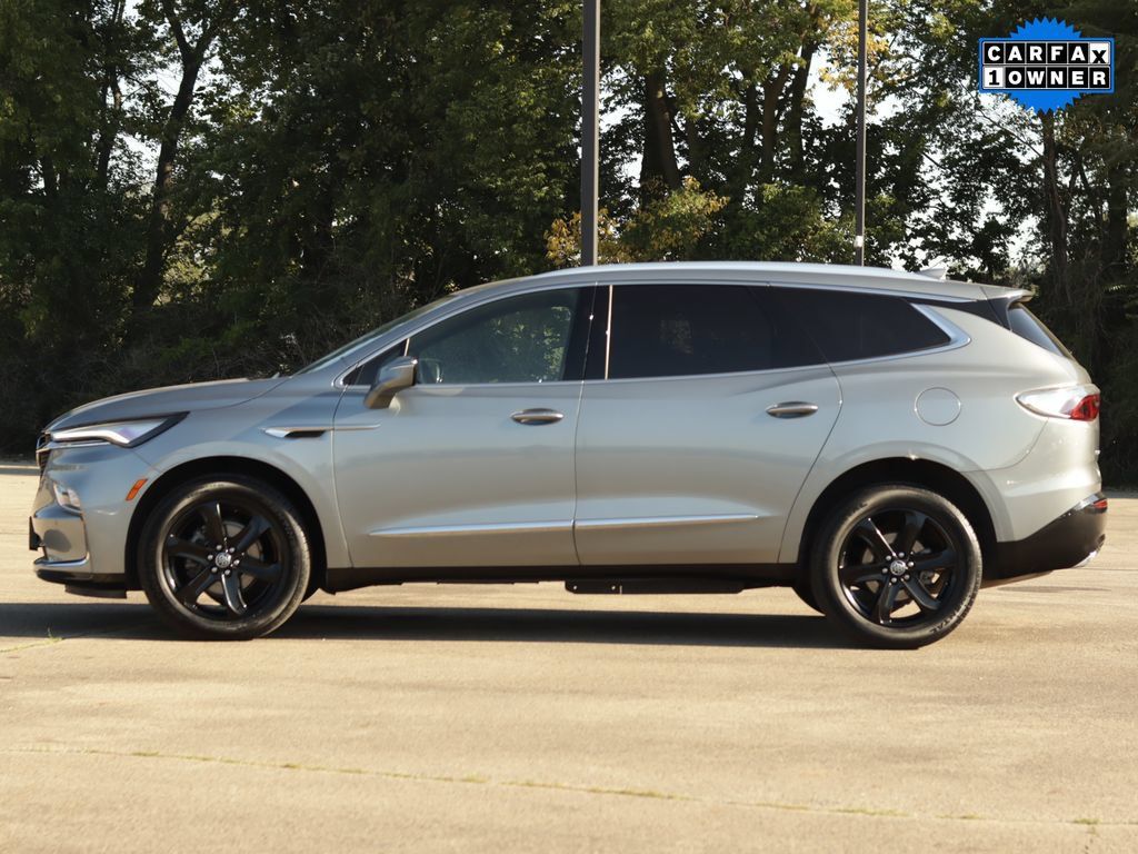 Used 2023 Buick Enclave Essence w/ Sport Touring Edition FWD image 4