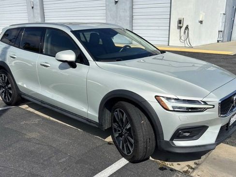 Used 2020 Volvo V60 T5 Cross Country AWD/4WD image 2