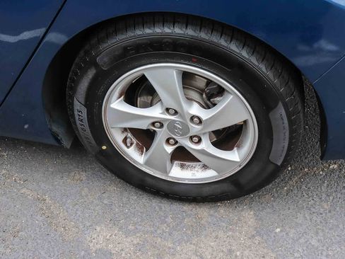 Used 2015 Hyundai Elantra SE image 3