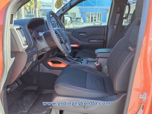 Used 2025 Nissan Frontier Pro-X image 10