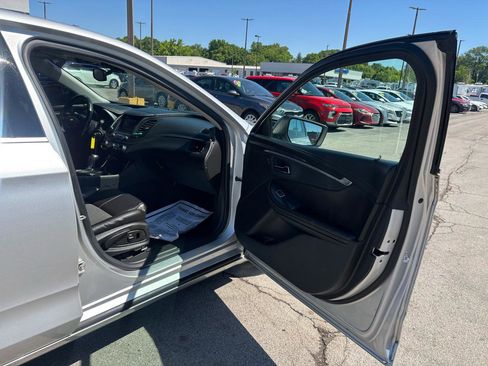 Used 2016 Chevrolet Impala LT w/ Convenience Package FWD image 11
