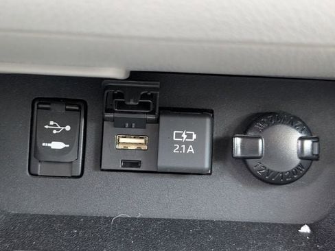 Used 2019 Toyota Highlander LE image 19