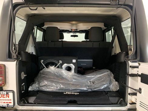 Used 2012 Jeep Wrangler Unlimited Sport image 19