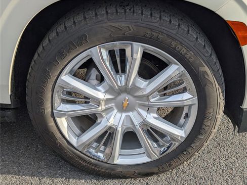 Used 2022 Chevrolet Suburban High Country image 11