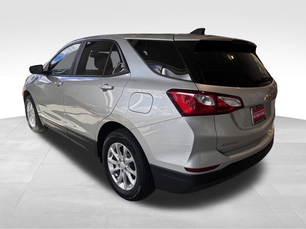 Used 2021 Chevrolet Equinox LS w/ LS Convenience Package AWD/4WD image 4