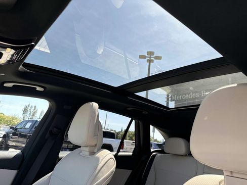 Certified 2025 Mercedes-Benz GLC 300 image 23