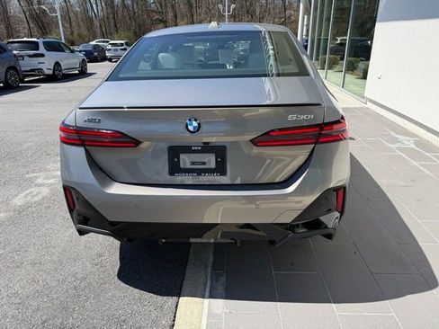 Used 2026 BMW 530i xDrive w/ M Sport Package image 7