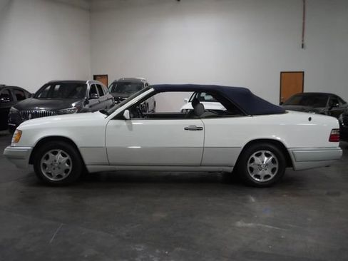 Used 1995 Mercedes-Benz E 320 Convertible image 8