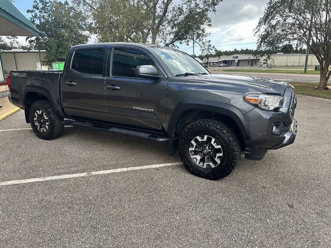 Used 2019 Toyota Tacoma TRD Off-Road AWD/4WD image 7