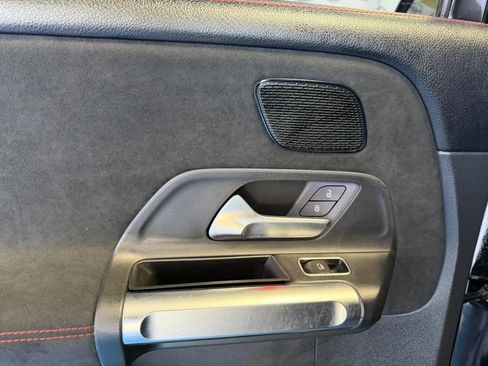 Used 2024 Mercedes-Benz GLB 250 4MATIC image 21