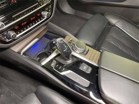 Used 2018 BMW 530i xDrive image 28