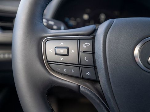 New 2026 Lexus UX 300h AWD image 18