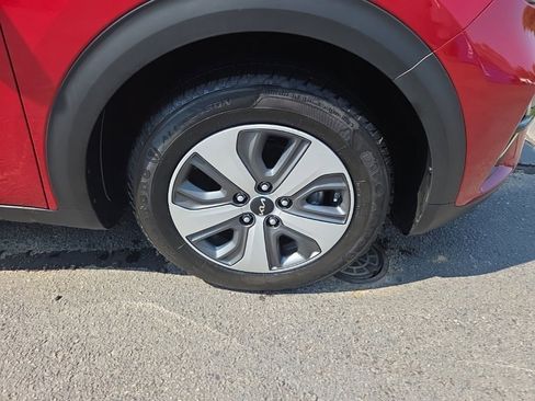 Used 2022 Kia Niro LX image 12