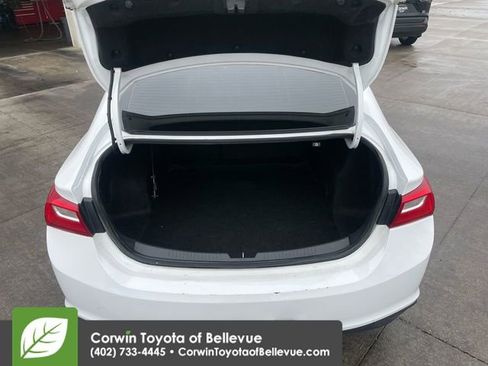 Used 2017 Chevrolet Malibu LT image 16