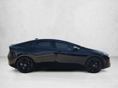 Used 2026 Toyota Prius XLE FWD image 4