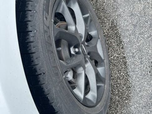 Used 2025 Chrysler Pacifica Limited FWD image 22