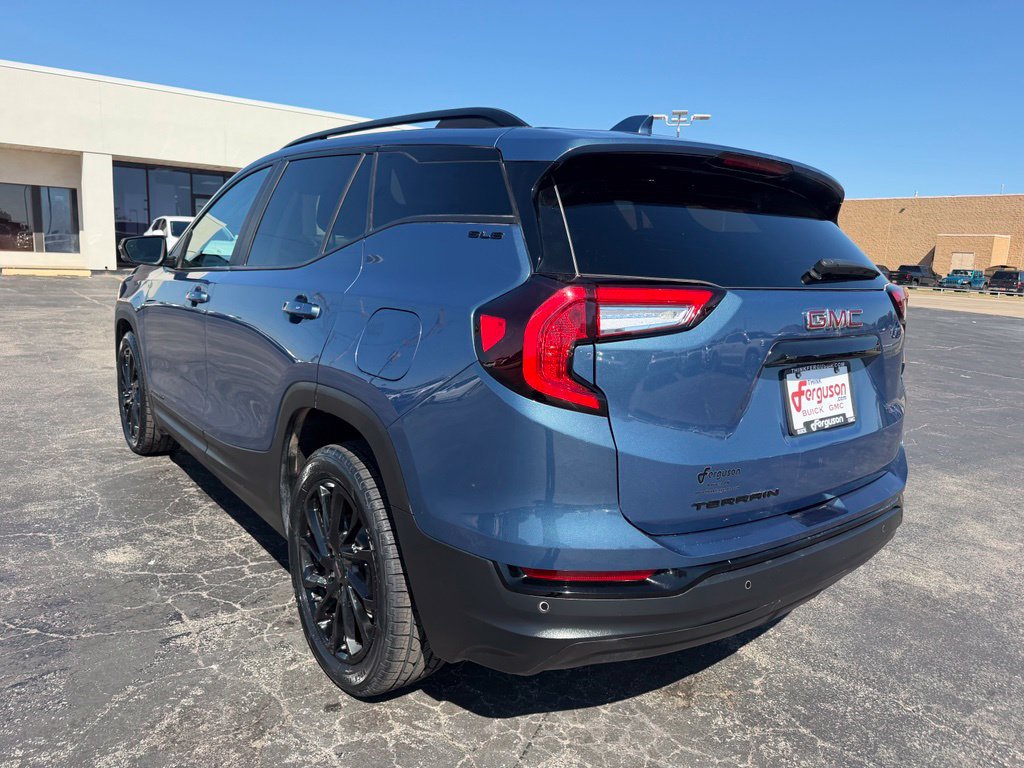 Used 2024 GMC Terrain SLE w/ Driver Convenience Package FWD image 14